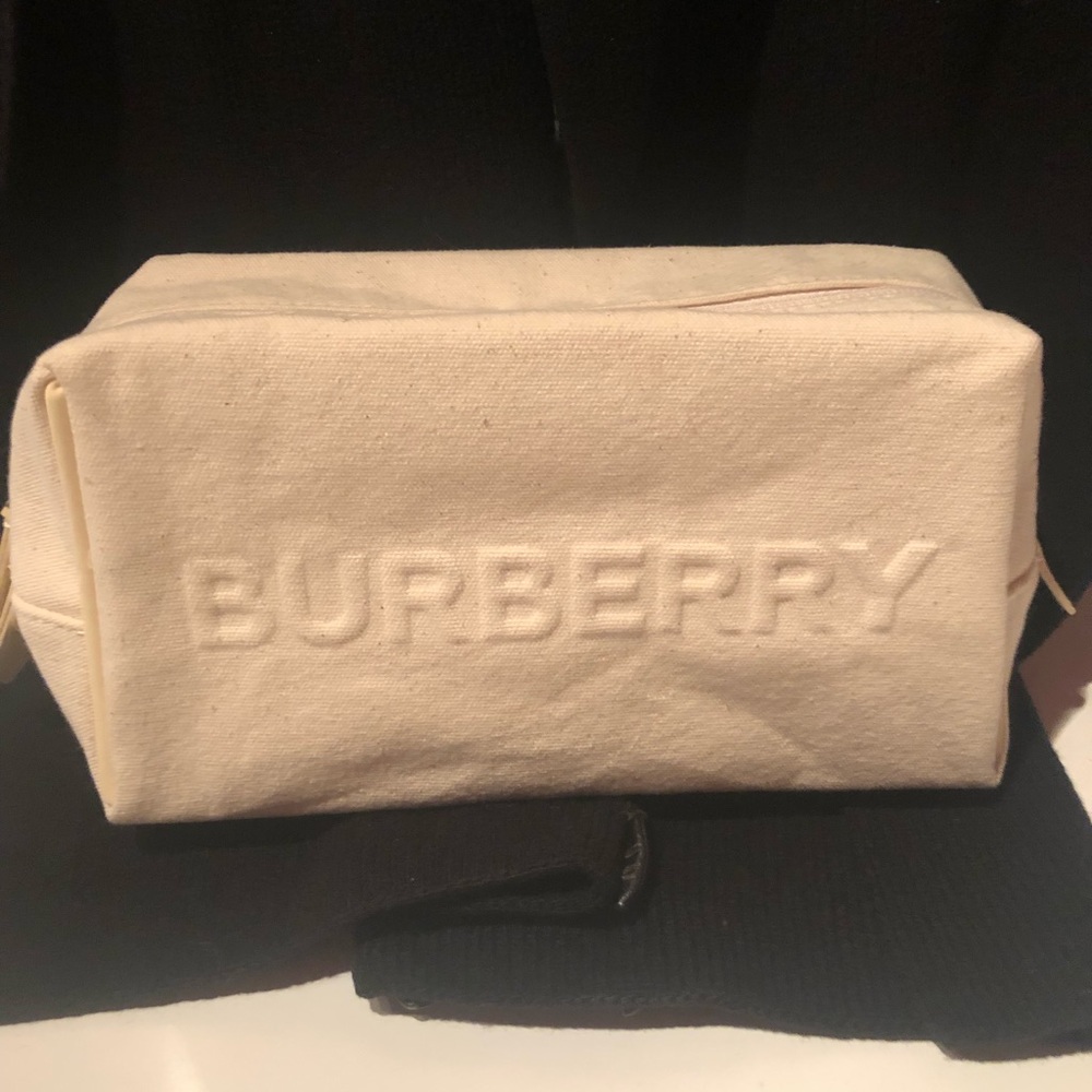 NWT Burberry cream cotton canvas zip top clutch. Includes 15 !! Surprise Samples